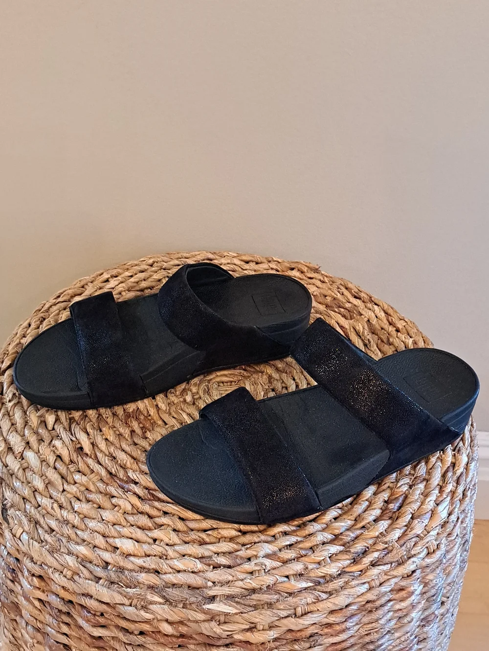 Fitflop Womens Lulu Summer/Athleisure Shimmerlux Suede Slide Sandals 7